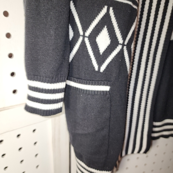 Belldini Large Black/White Cardigan Knit Sweater Geo Design Long Sleeve - Picture 7 of 8